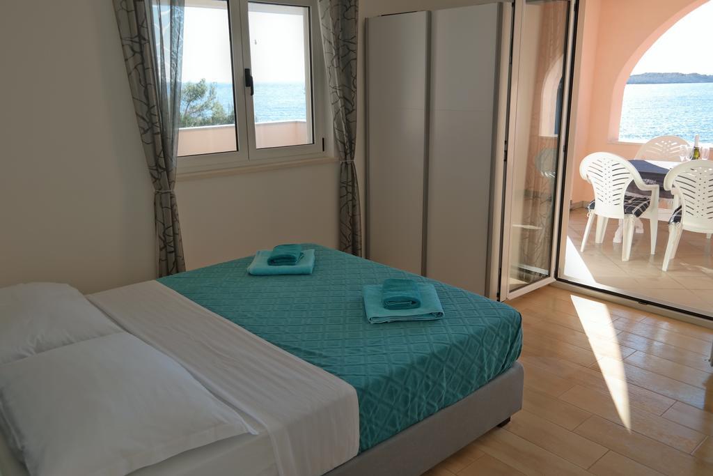 רוגוזניצה Direkt Am Meer-Apartments Puntaplanka מראה חיצוני תמונה